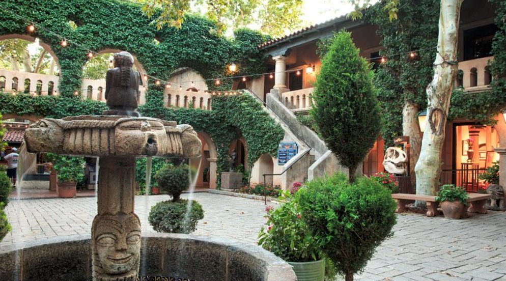 Tlaquepaque Arts and Shopping Village, Arizona, USA